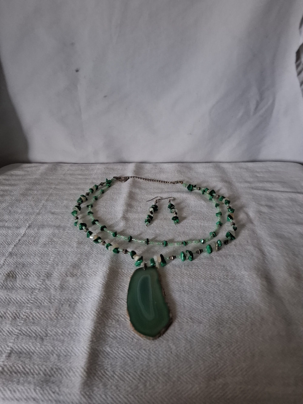 Green Agate Slice Pendant Necklace and Matching Earrings - Green Stone Jewelry
